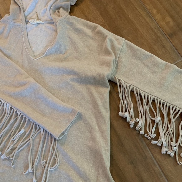 Boutique long sleeve hooded shirt - Picture 9 of 9